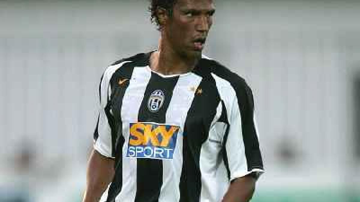 juventus a invins atalanta cu 2 1 la scurt timp dupa ce jucatorii au fost atacati cu oua rezultate