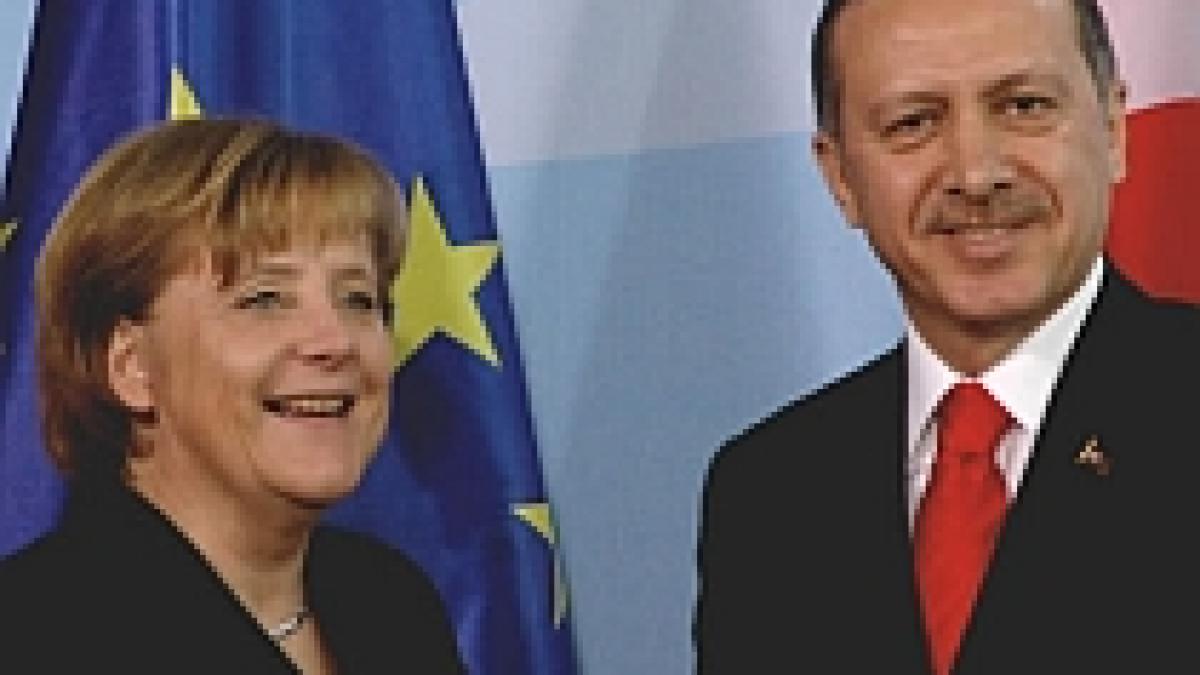 merkel turcii pot avea scoli dar germana este conditie obligatorie pentru minoritarii din germania