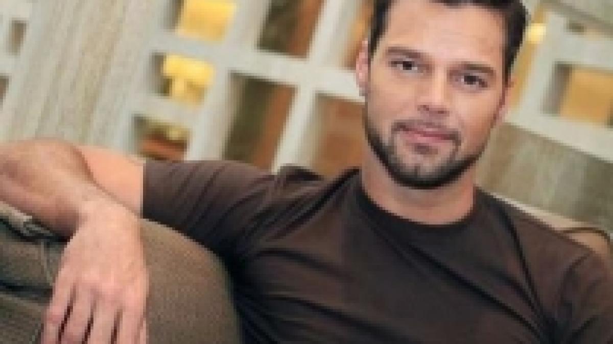 ricky martin recunoaste in sfarsit sunt homosexual si sunt mandru de asta video