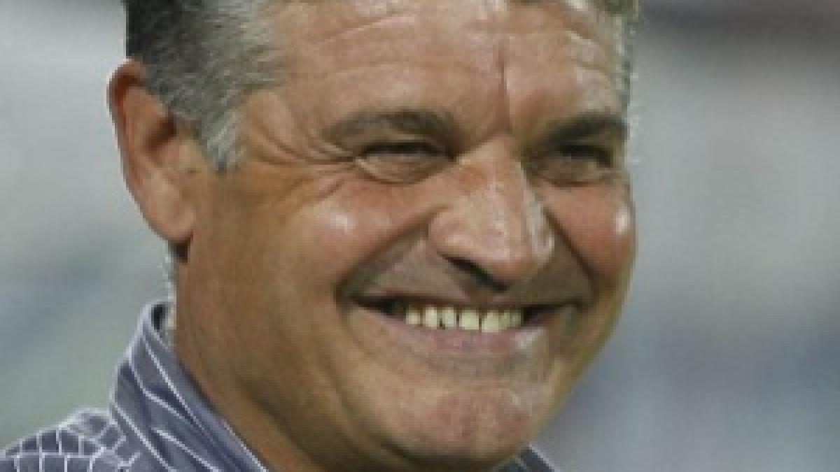 andone prezentat oficial copos are obligatia sa castige toate meciurile si sa ii calce pe jucatori