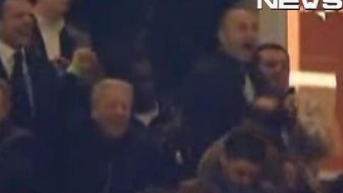 balotelli a refuzat sa se bucure la golul lui inter dar se pare ca s a impacat cu mourinho video