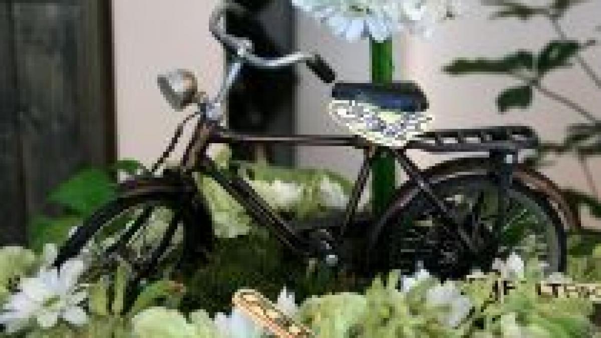 bicicleta gura de aer proaspat de care este nevoie felt bicycles disponibile acum si in romania foto