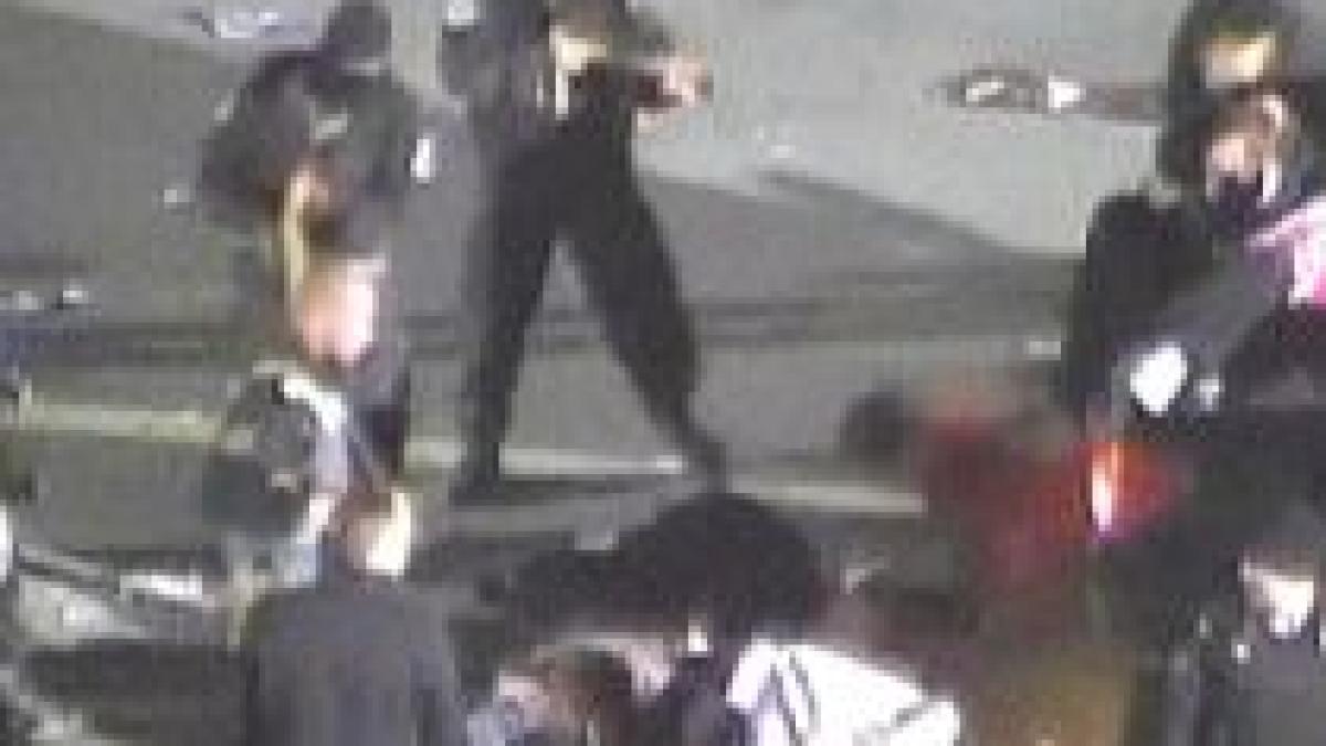 primele imagini de la violentele din chisinau date publicitatii un tanar ucis de politie video