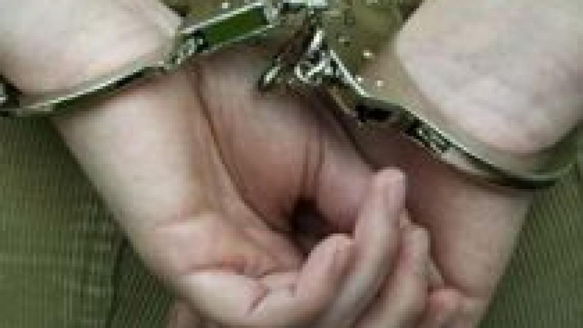 sase romani arestati la roma pentru agresiuni si viol in grup