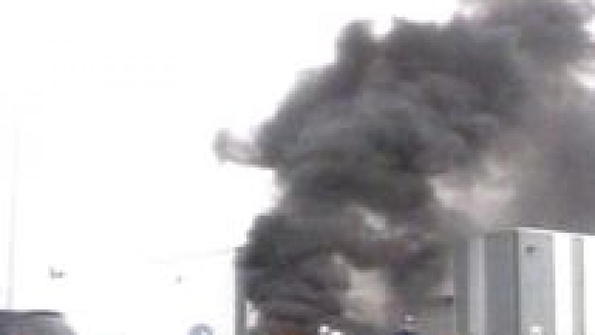 cativa muncitori francezi au amenintat ca arunca in aer uzina din care fusesera concediati video