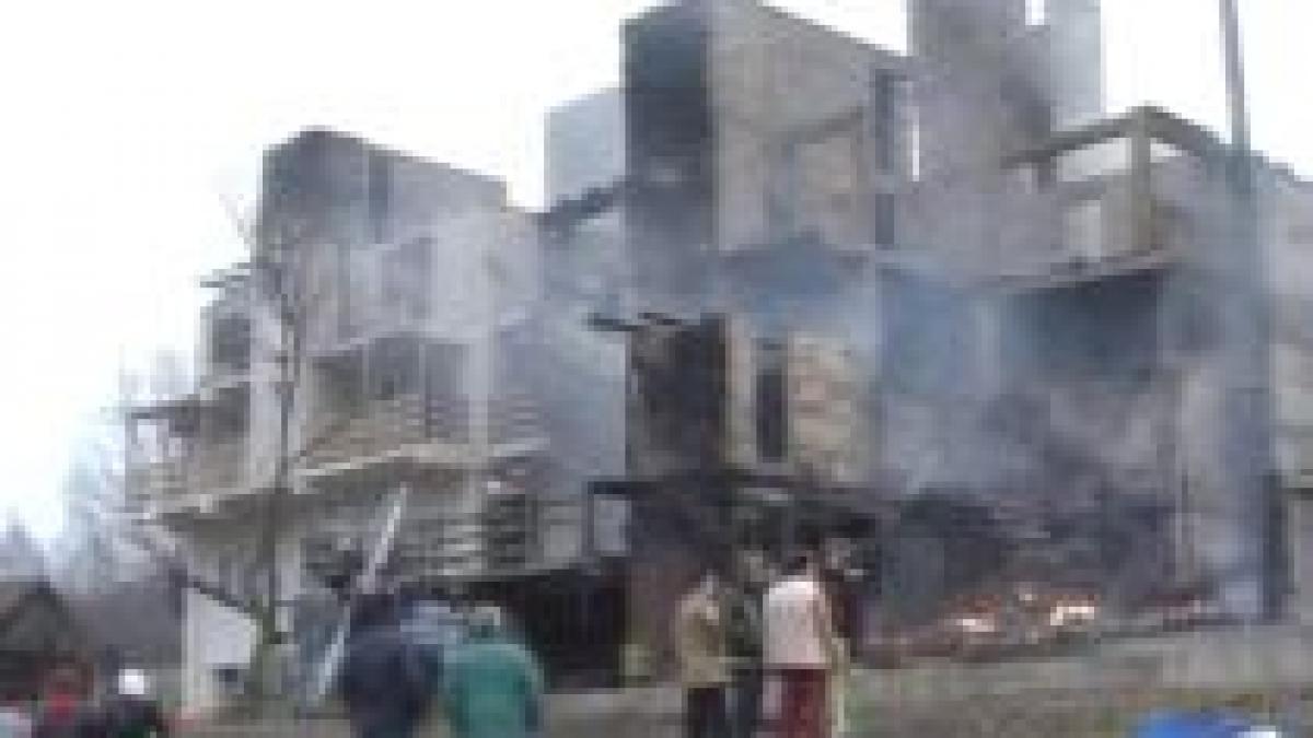 trei pensiuni din moeciu mistuite de flacari in urma unui scurtcircuit nu s au inregistrat victime