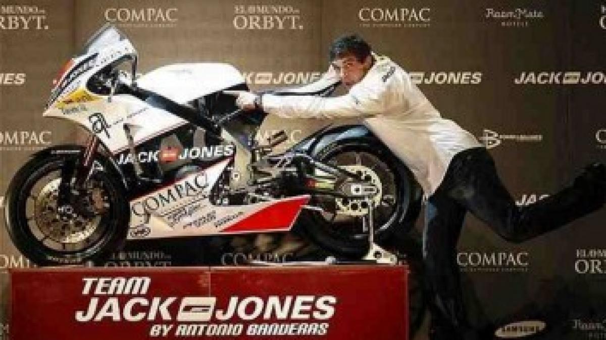 antonio banderas si a prezentat echipa care va concura in cm de motociclism