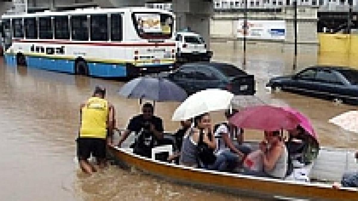 inundatiile din rio de janeiro ucid peste 90 de persoane