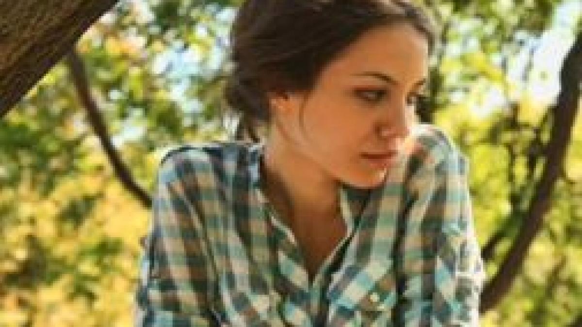 angelina jolie de romania s a sinucis la nici 22 de ani video