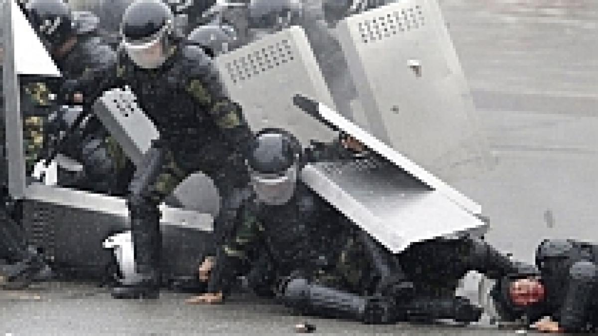 guvernul din kirgizstan a demisionat opozitia organizeaza preluarea puterii