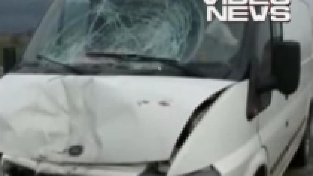 imagini socante motociclist spulberat de un microbuz pe dn 17 video