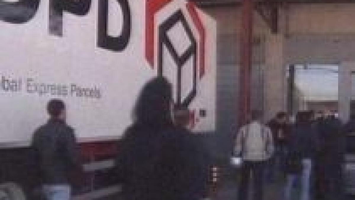 angajatii unei companii din grecia i au sechestrat pe manageri cand au aflat ca firma e falimentara