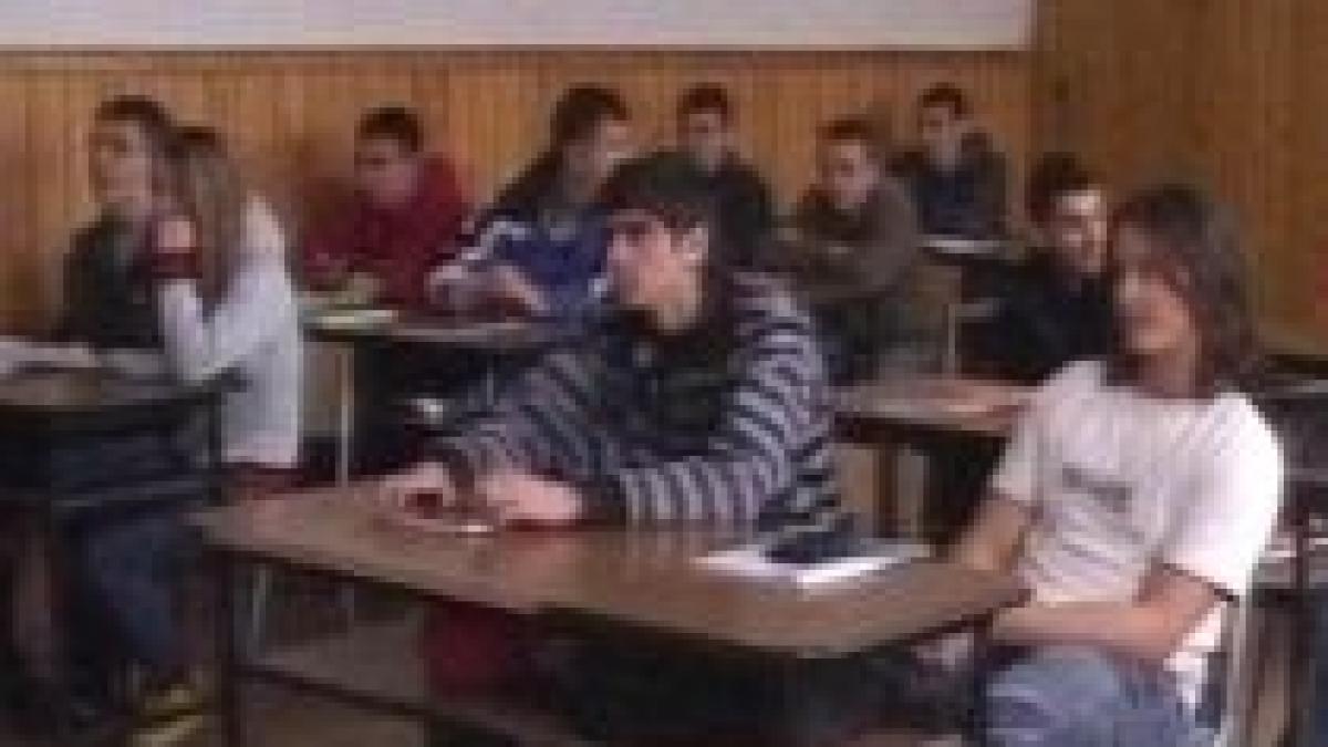 elevii revin la scoala de luni