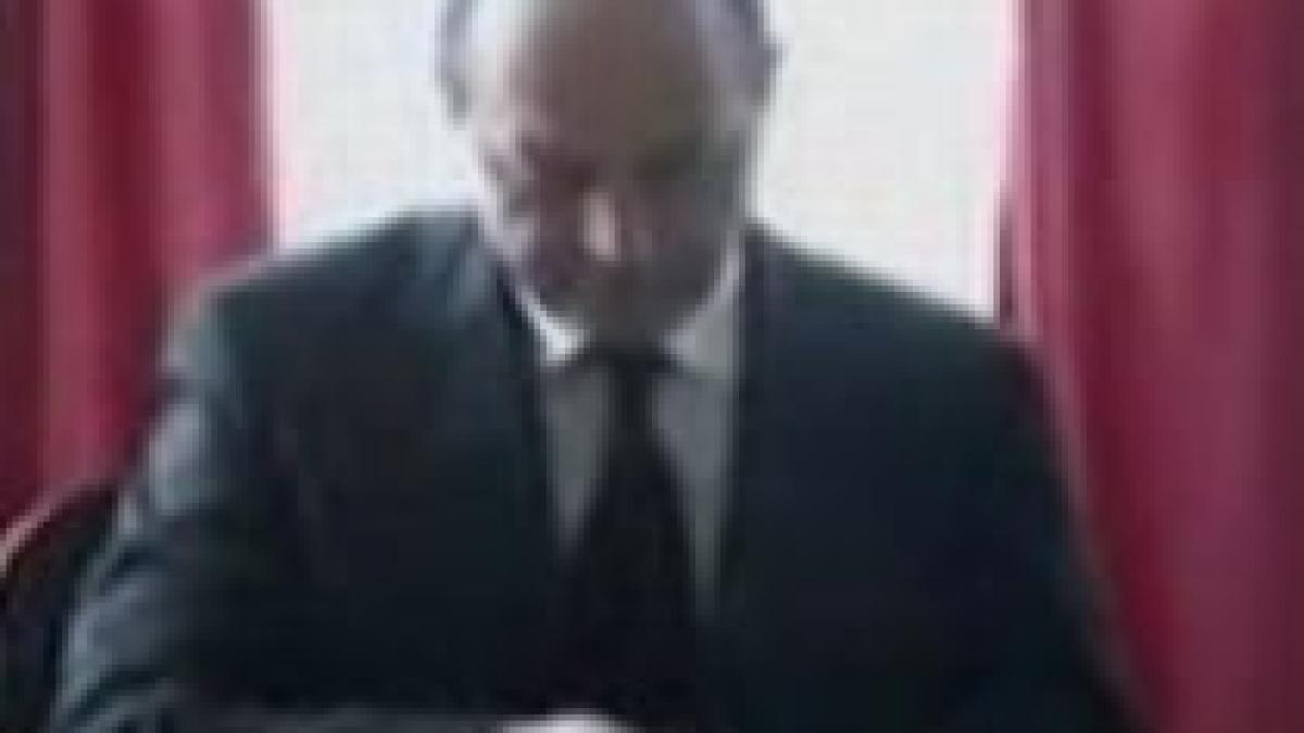 traian basescu si alti oficiali romani au semnat in cartea de condoleante de la ambasada poloniei