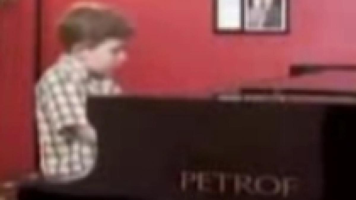 un baietel de sase ani copilul minune al muzicii clasice video