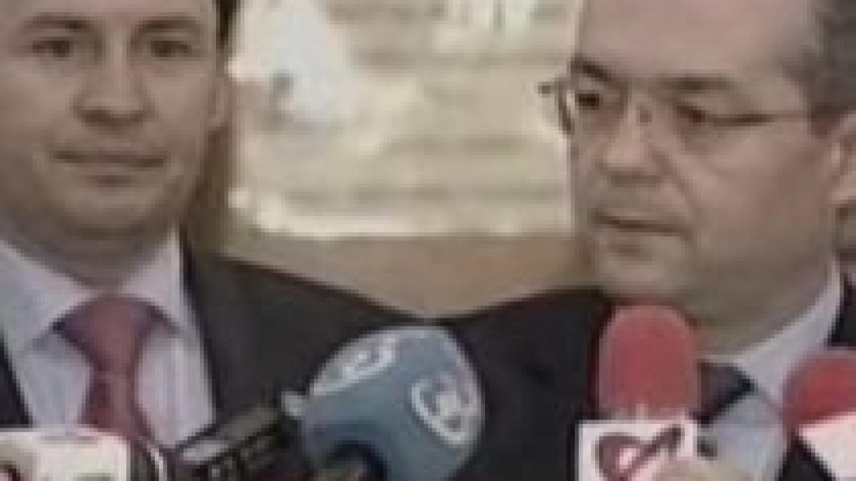 emil boc invitat sa ia acasa un microfon al antenei 3 nu mai pun mana video