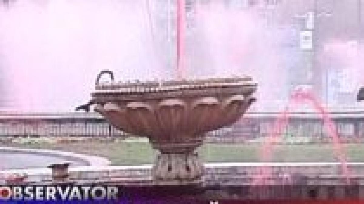 fantanile din centrul capitalei au avut apa colorata in rosu de ziua hemofiliei