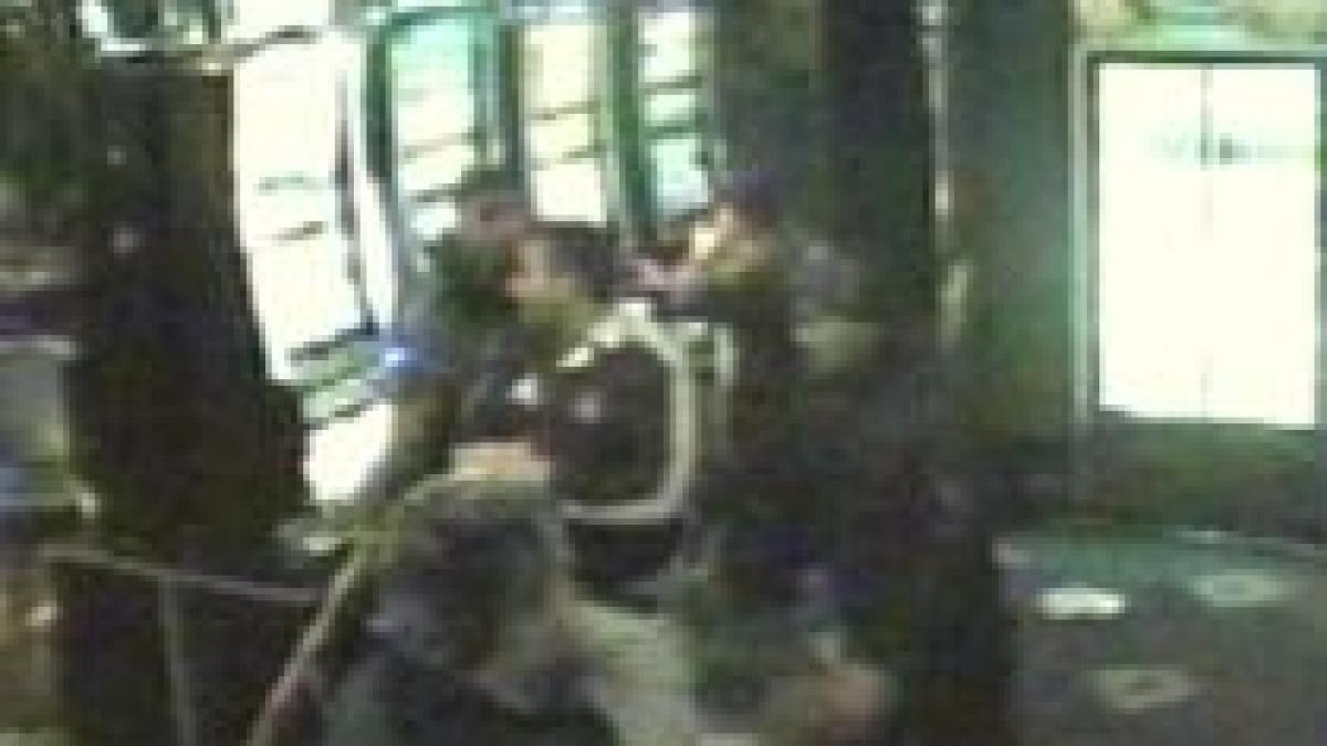 slatina 10 oameni cu topoare i au batut pe bodyguarzii unui cazino sub ochii unor politisti video