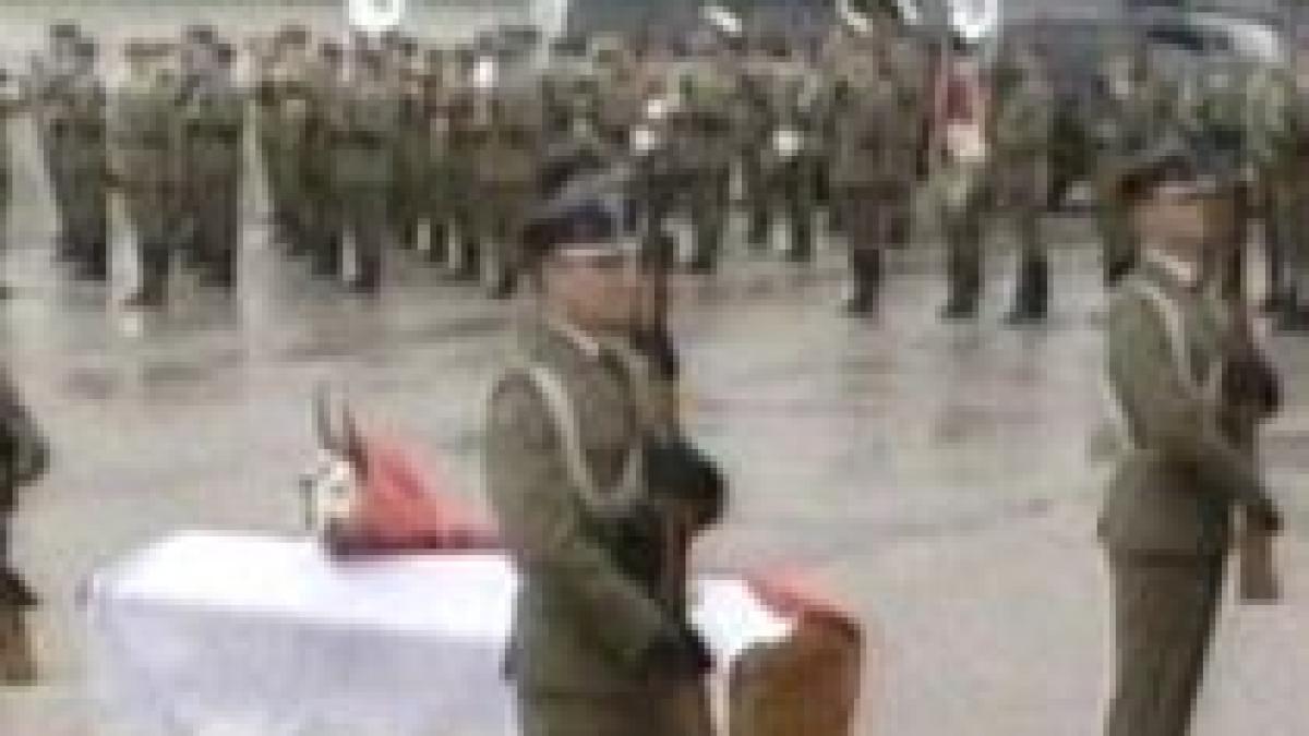 zi solemna in polonia sute mii de polonezi participa la slujba de comemorare a victimelor din rusia