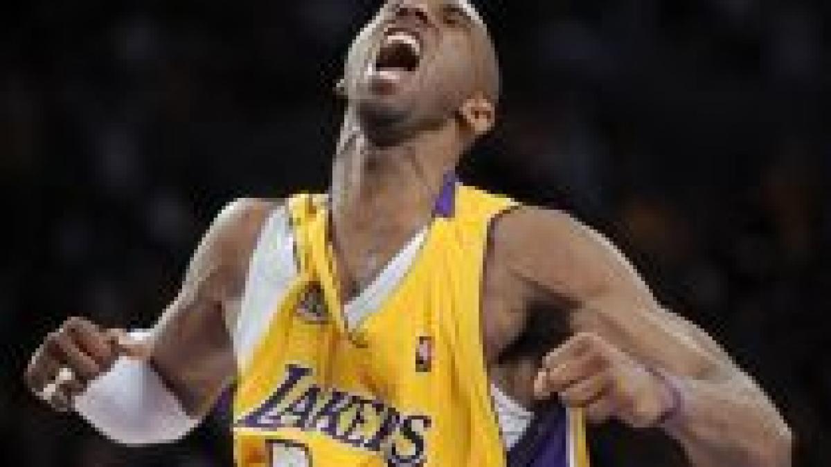 lakers obtin prima victorie din playoff 87 79 cu thunder rezultate nba video