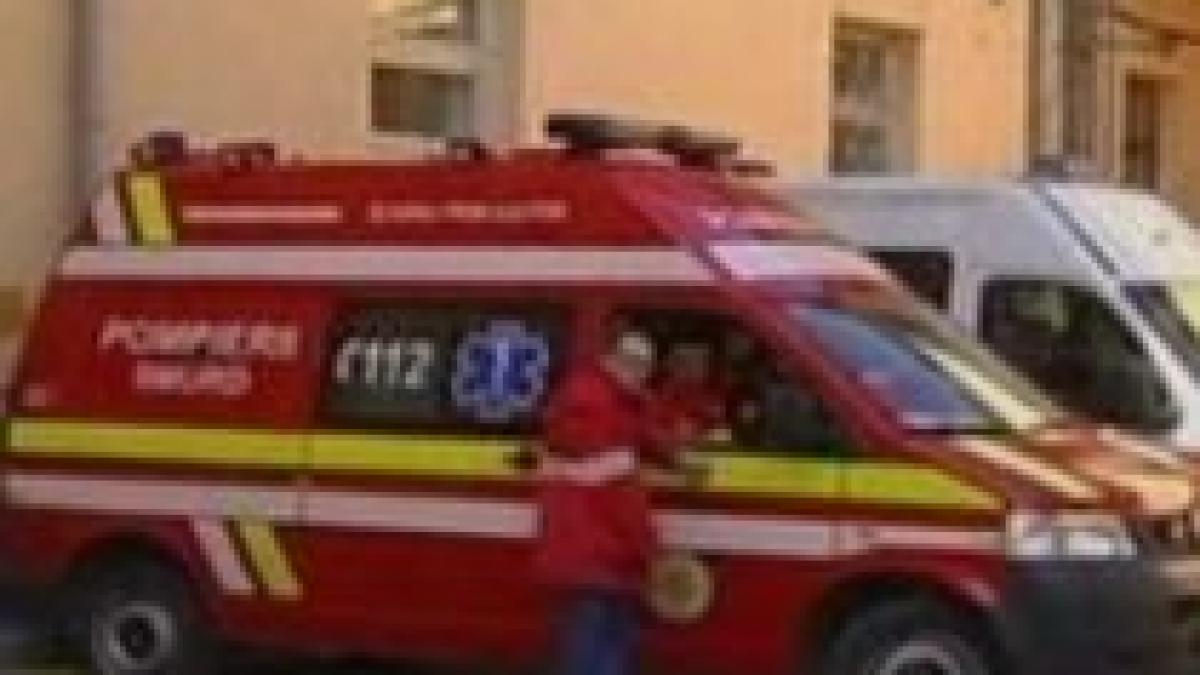 un iesean a intrat cu masina intr un gard dupa ce a consumat alcool si plante etnobotanice video