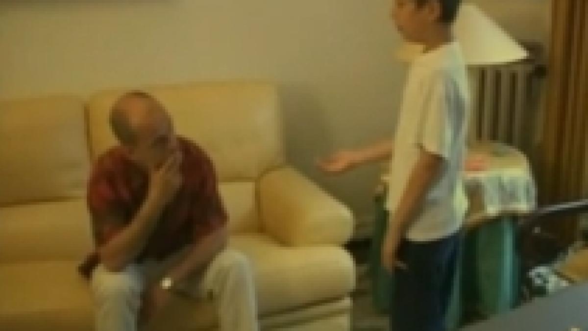 cum se distreaza francezii pe seama romanilor isi invata copiii sa cerseasca video