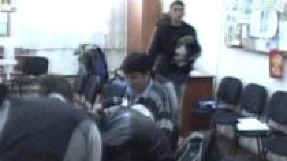 bataie ca intr un ring de box intr un liceu din targu jiu video