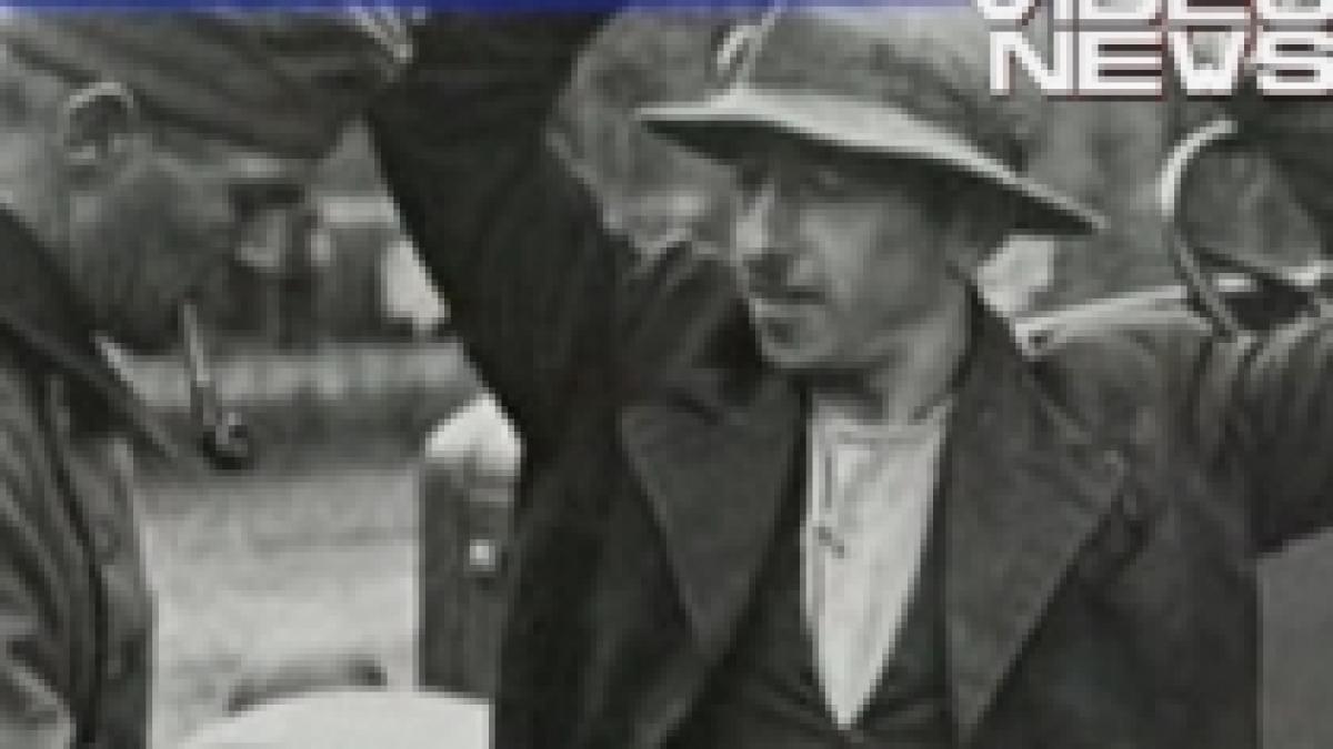 bloggerii ne razbuna vezi cum saluta francezii video