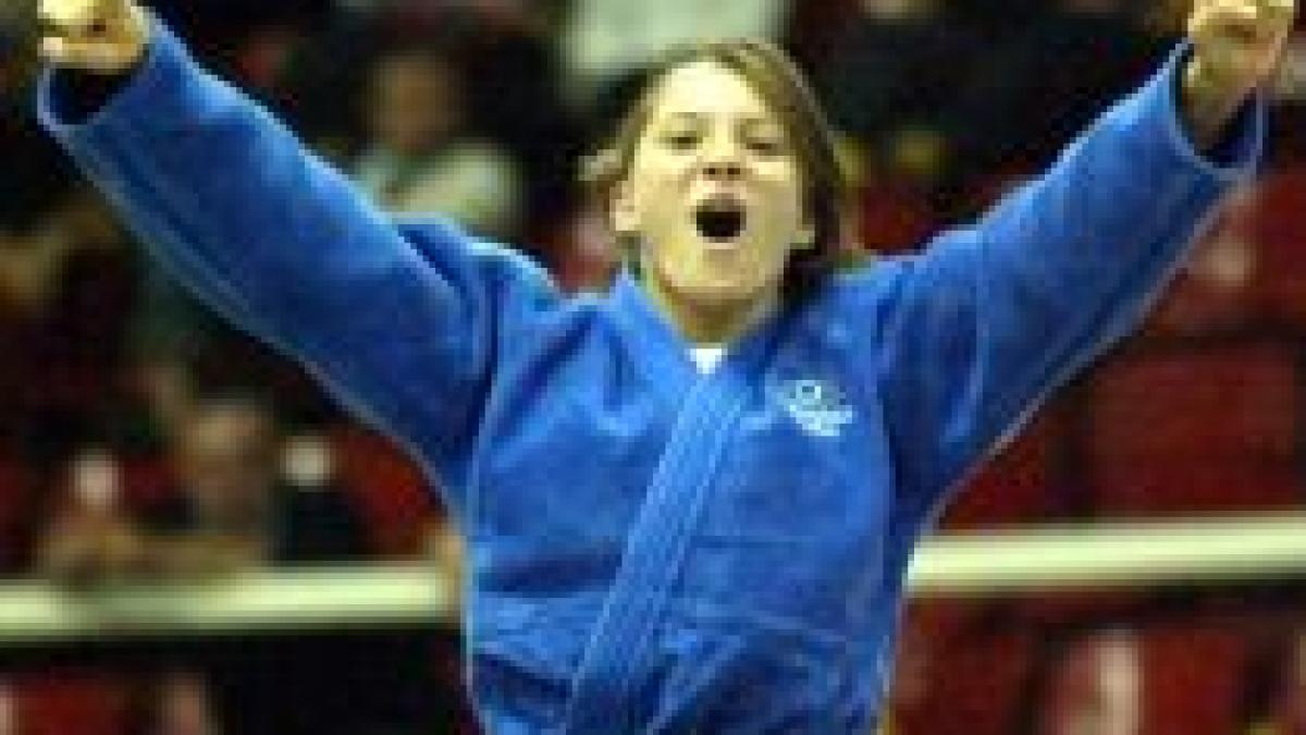 corina caprioriu aduce un nou aur romaniei la europenele de judo