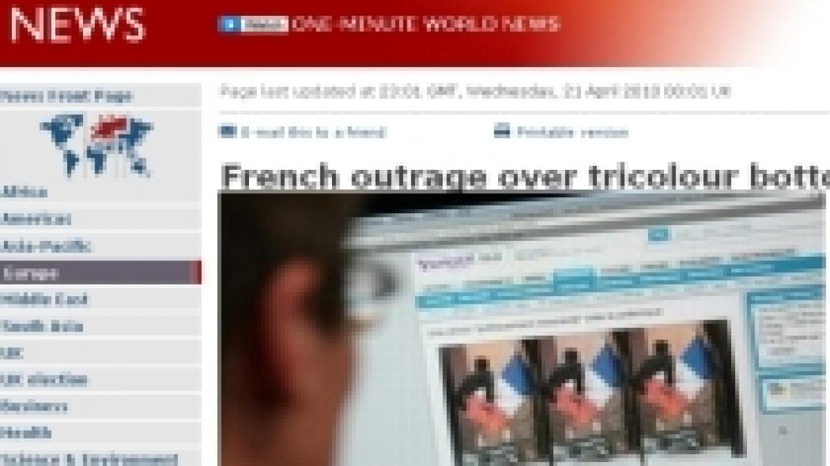 fotografie controversata un barbat se sterge la fund cu tricolorul francez foto