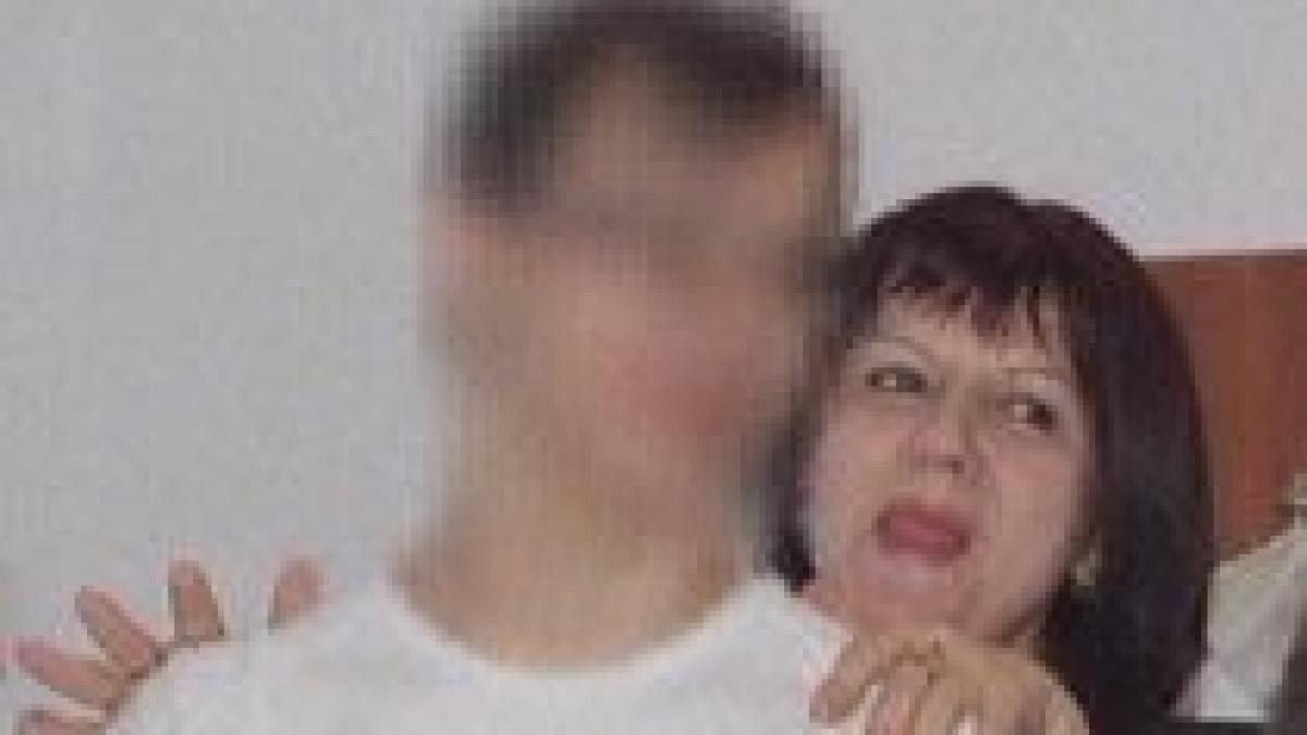 profesoara din buzau acuzata ca isi pipaie elevii video