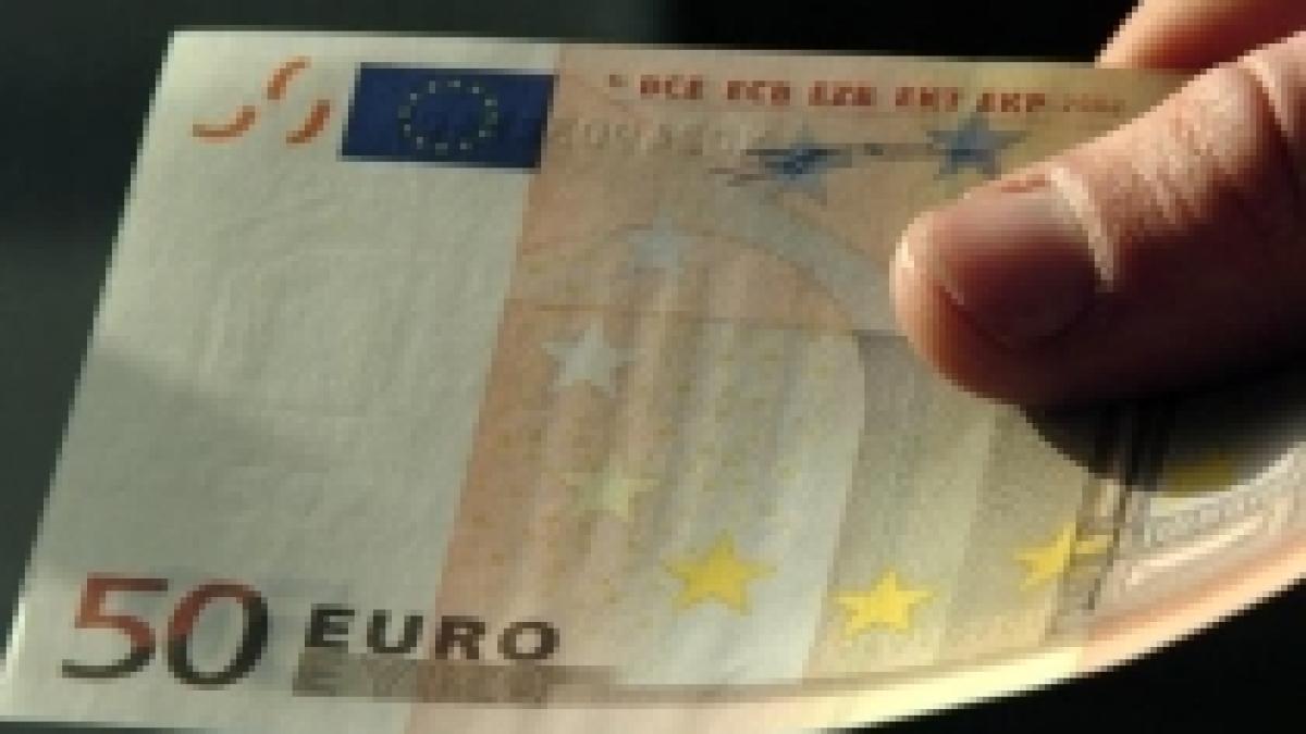 cinci persoane care au vrut sa schimbe 35 000 de euro falsi retinute de diicot video