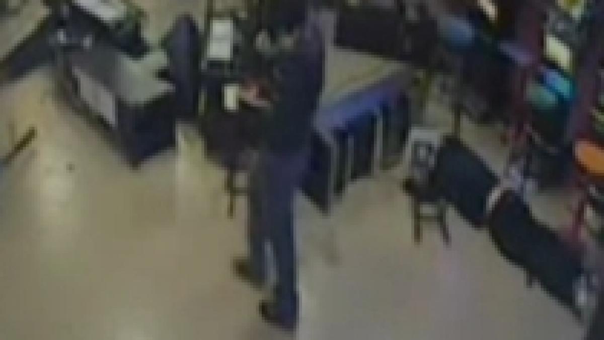 doua atacuri ale mafiotilor italieni surprinse de camerele de supraveghere video