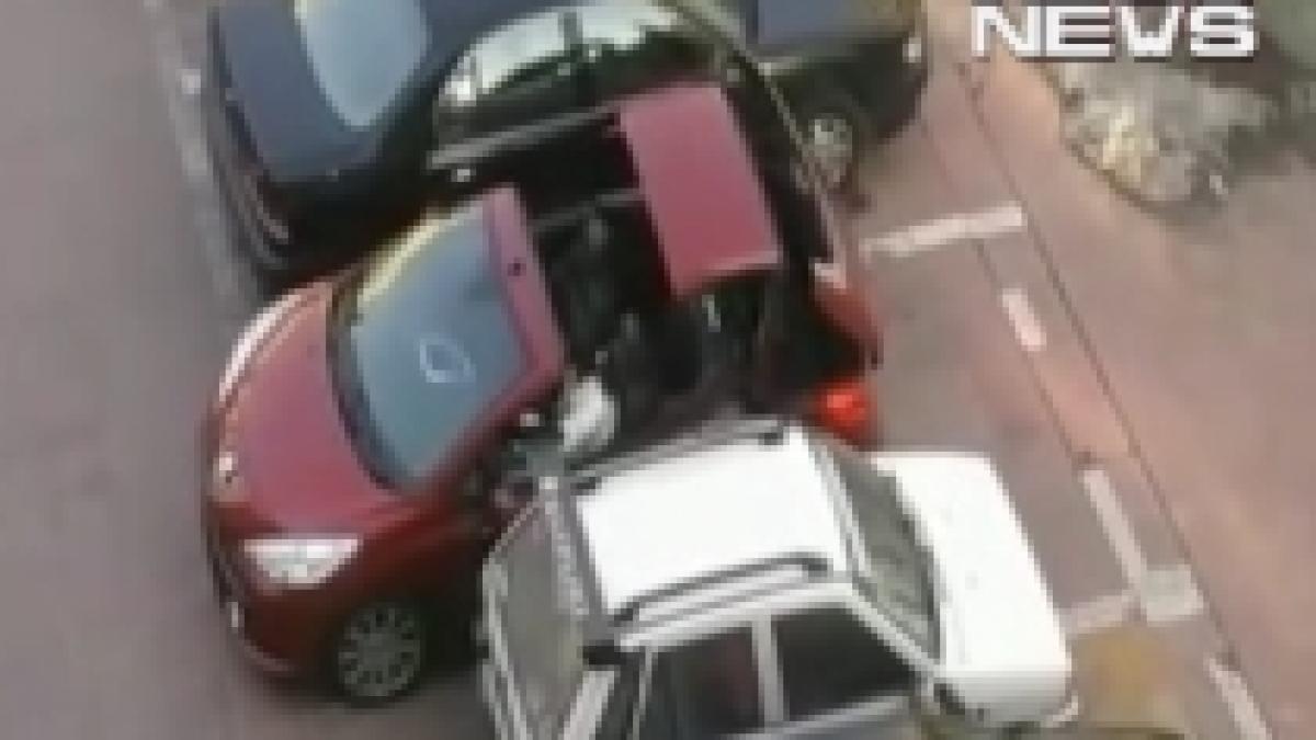 bataie pe un loc de parcare castigatoare o decapotabila video