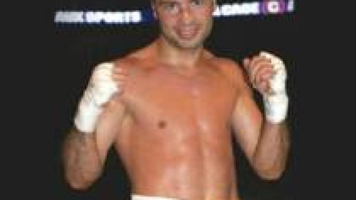 bute vrea sa boxeze in romania dar nu avem sali de sport pentru o gala de titlu mondial video