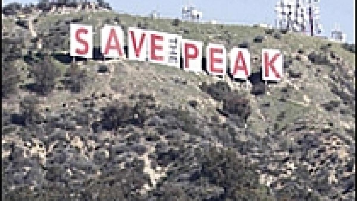 semnul hollywood salvat de hugh hefner in ultimul minut