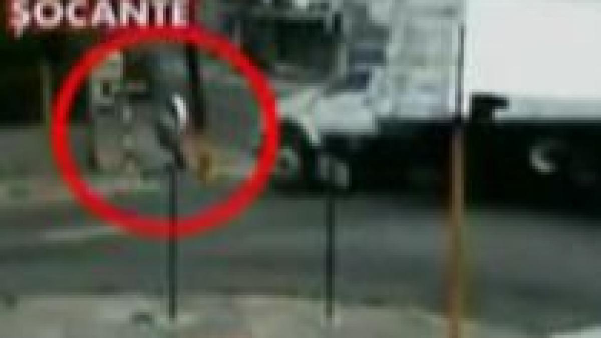 accident socant un barbat este strivit de un camion video