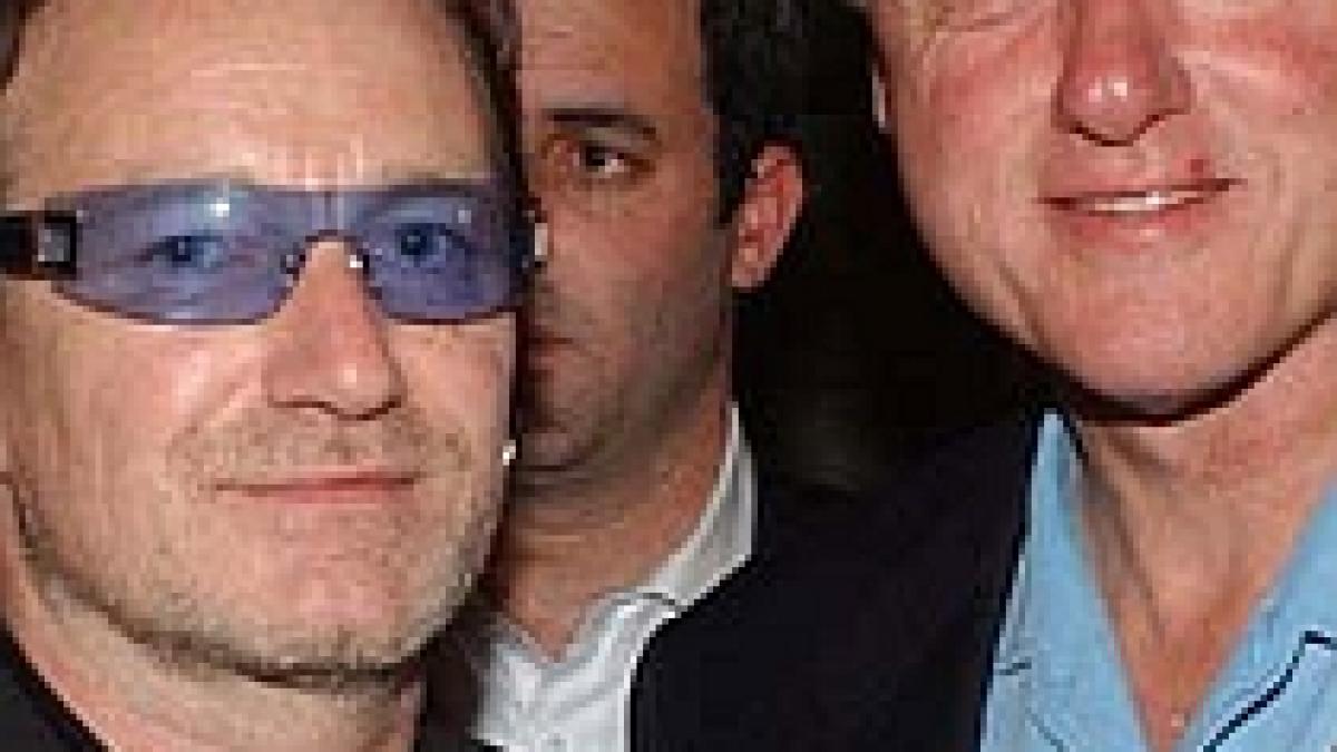 clinton si bono premiati de consiliul atlantic pentru efortul lor umanitar