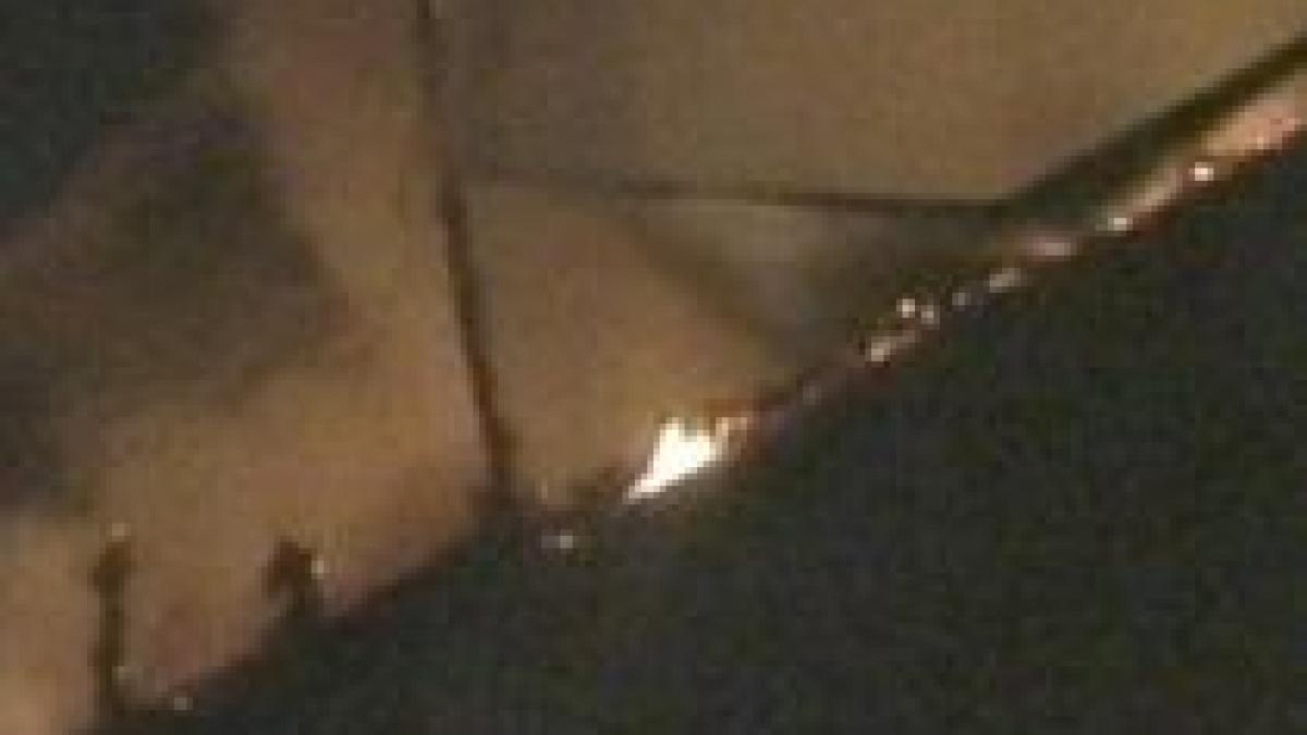 incendiu in focsani mansarda unui bloc de 10 etaje distrusa de flacari video