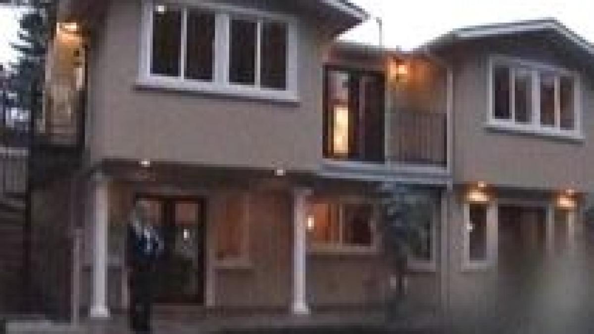 o familie de romani vecini cu bill gates isi vinde casa pentru 3 5 milioane de dolari video