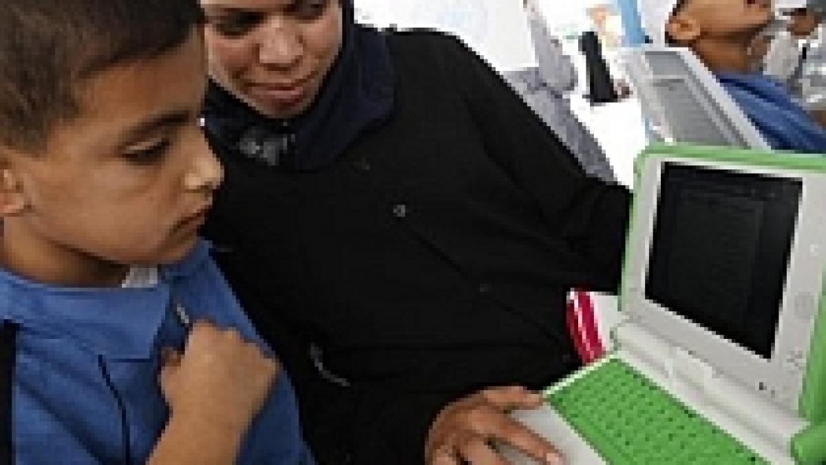 onu va distribui 200 000 laptopuri refugiatilor din gaza