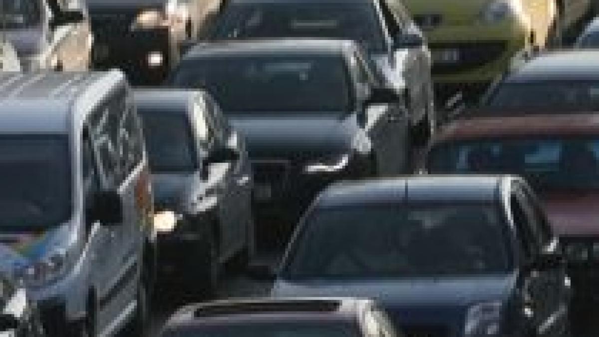 weekend aglomerat pe sosele si in gari vezi rute ocolitoare spre litoral si spre munte