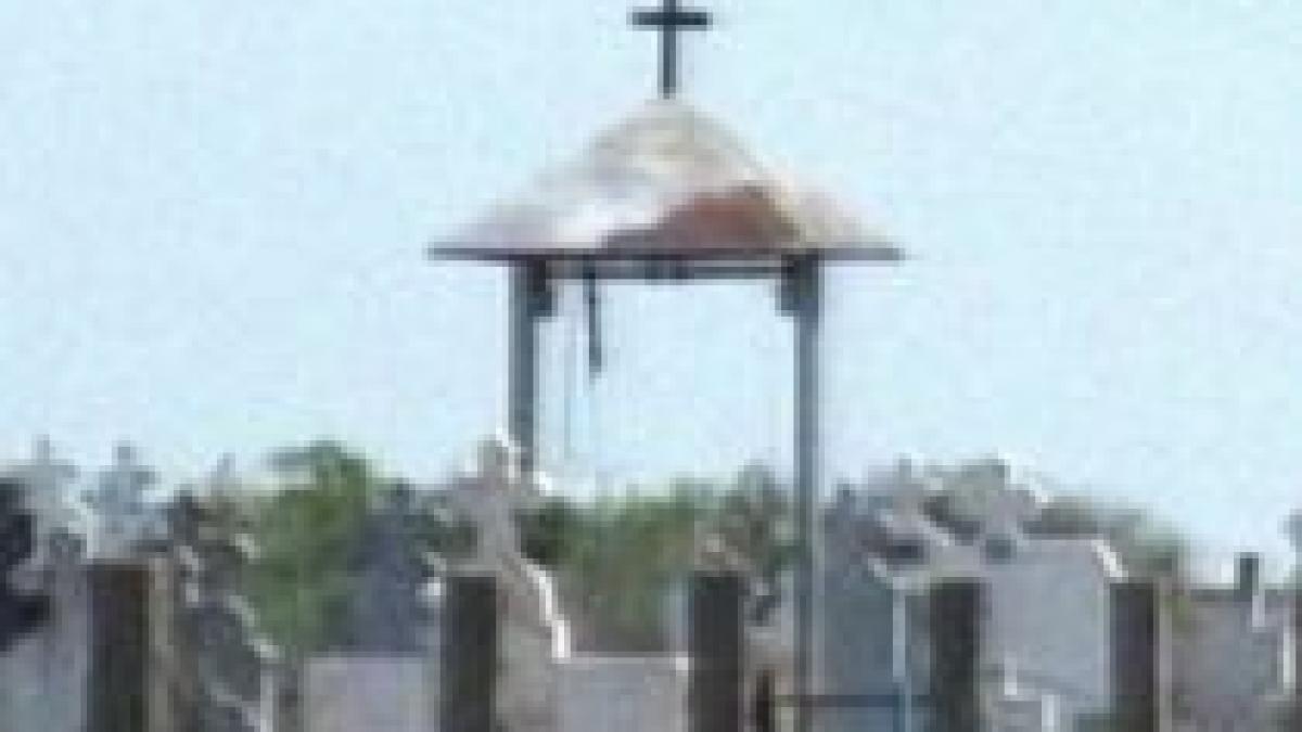 clopot vechi de 100 de ani furat din cimitirul unei comune aradene video