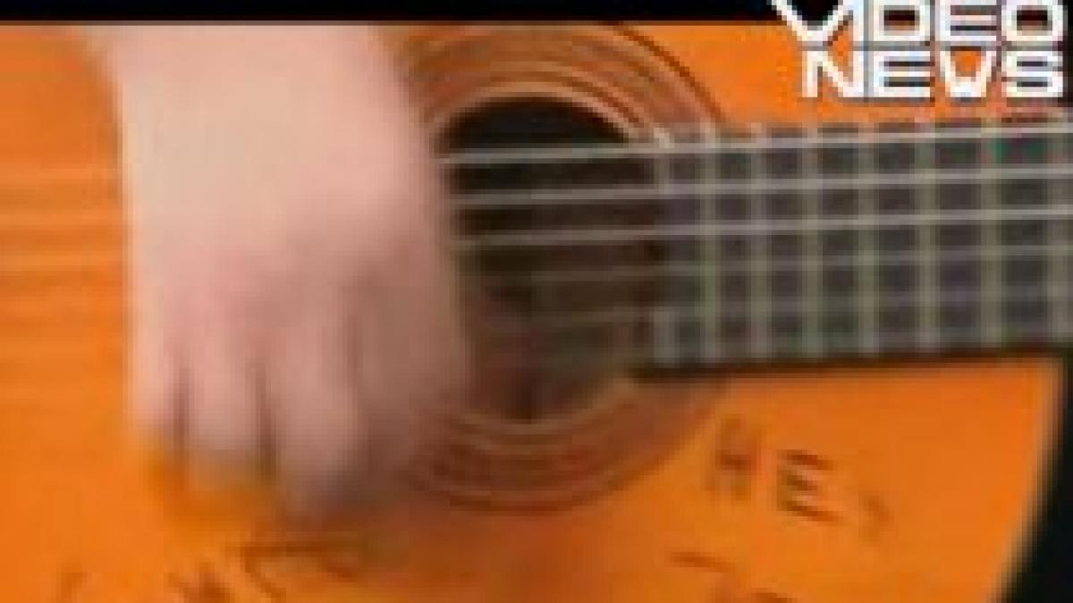 mii de chitaristi polonezi au incercat sa bata un record cantand la unison video