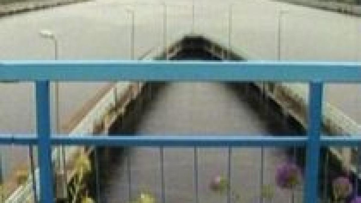 un tanar consumator de droguri a incercat sa se sinucida aruncandu se in canalul dunare marea