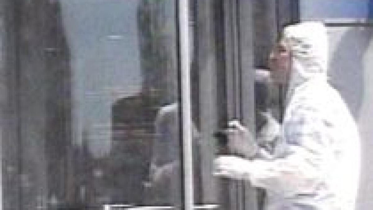 jaf armat la o banca din capitala hotul a furat 5 100 de lei si 1 300 de euro