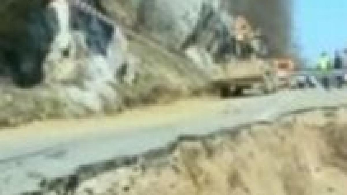 alunecari de teren in comuna gorjeana farcasesti opt familii ar putea ramane fara case video