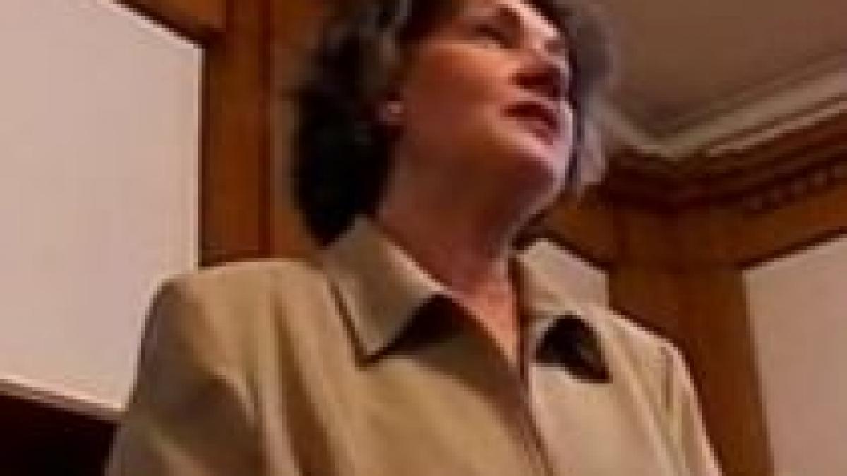 mona musca a cazut intr un canal descoperit chiar de ziua ei de nastere