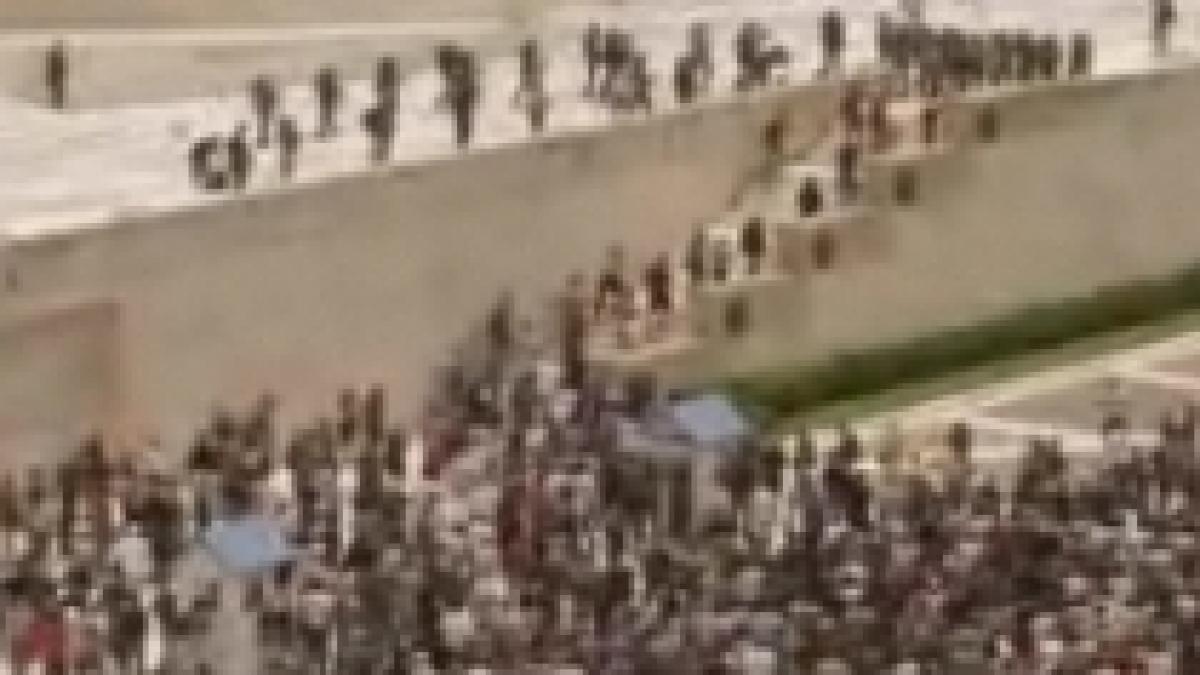 sindicatele din grecia fac apel la noi mitinguri oamenii sunt chemati sa protesteze in fata