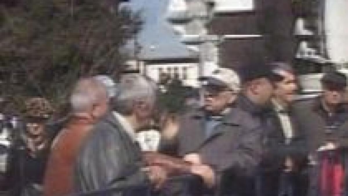 pensionarii vor picheta miercuri palatul cotroceni si sediile prefecturilor